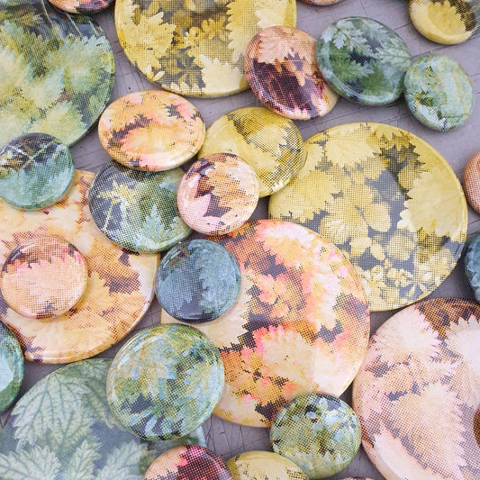Riso woodland leaf nettle pin button badges